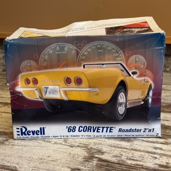 Revell 1968 Corvette Roadster Model - Red with Box - Picture 5 of 6